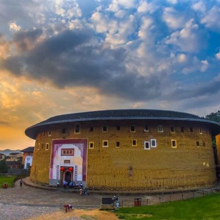 梅州+福建3天團·《閩粵風情．高北土樓群+永定土樓群》深圳香拉早餐+深梅高鐵 連續2晚入住~龍岩悅漫皇冠大酒店 梅州福建跨省純玩3天團