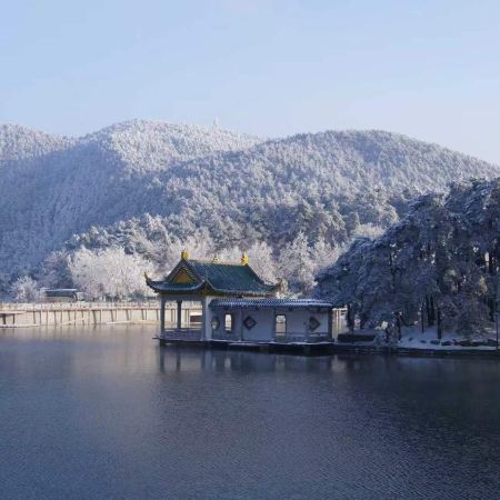 江西5天團·南國賞雪天花板❄️《世界文化遺產》廬山(重本包來回程索道深度游覽核心區+西線+北線)、廬山冰雪嘉年華、夜游網紅婺女洲（包特色搖櫓船）、白鶴湖（包夢幻列車）、千年瓷都景德鎮、靈山、全程豪華酒店