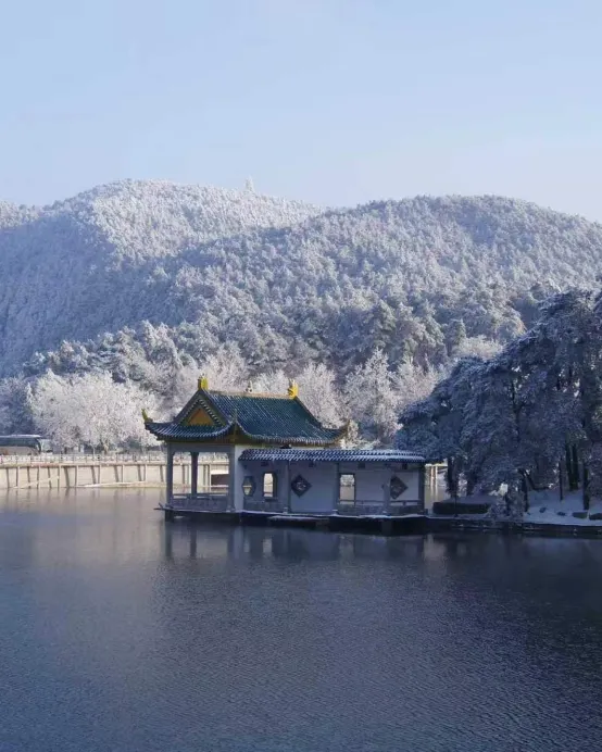 江西5天團·南國賞雪天花板❄️《世界文化遺產》廬山(重本包來回程索道深度游覽核心區+西線+北線)、廬山冰雪嘉年華、夜游網紅婺女洲（包特色搖櫓船）、白鶴湖（包夢幻列車）、千年瓷都景德鎮、靈山、全程豪華酒店