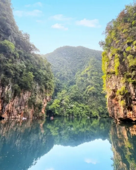 吉隆坡+雪蘭莪州+怡保5天團·【永安獨家】全新夜景山頂餐廳Puncak ALOP、瓜拉雪蘭莪乘船夜觀螢火蟲、藍眼淚夢幻之旅、3晚吉隆坡國際五星級酒店、霹靂秘境「鏡湖」