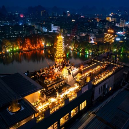桂林+陽朔4天團·【聖誕限定🎄‧永安專場酒店聖誕晚宴、瀑上酒店平安夜酒會~無限暢飲】堯山景區(包纜車往返)、遇龍河漫遊、興坪灕江遊船、桂花公社(DIY桂花糕)、豪華船遊一江四湖、七星公園《限定出發：12月24日》