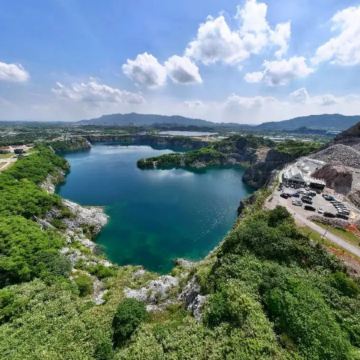 佛山2天團·潮遊三水+佛山美饌 新晉潮人打卡熱點 藏在礦山間的懸崖「浮日藍礦咖啡」(包每人1杯美式咖啡)