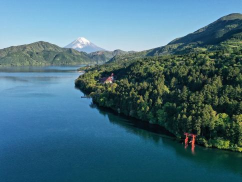 東京+富士山+伊豆市+箱根5天團·賞紅葉名所(箱根神社~水中鳥居、蘆之湖遊覽船、富士山五合目)、淨蓮瀑布、伊豆舞孃像、「日本最長行人吊橋」三島Sky Walk、大涌谷、御殿場Premium Outlets、新宿購物大道、富士山溫泉酒店