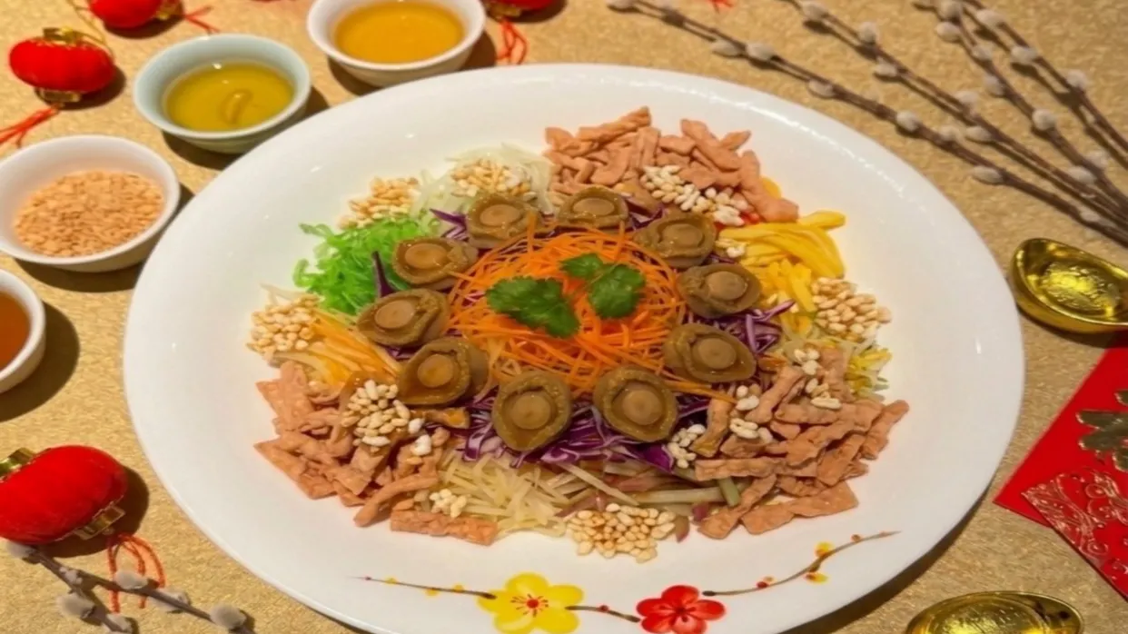 喜氣洋洋七彩鮑魚撈起