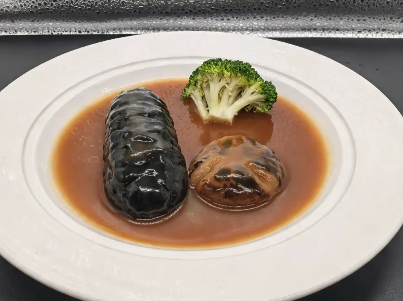 (位上)菊花金湯銀翅浸金蠔+(位上)花菇鮑汁燴海參