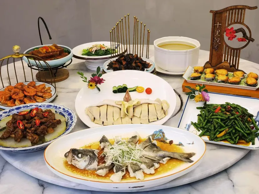 海膽醬焗鮑魚沉香雞宴