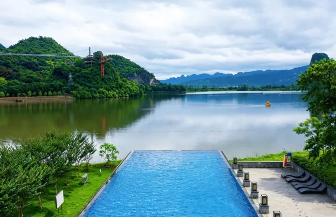 清遠寶晶宮天鵝湖温泉酒店