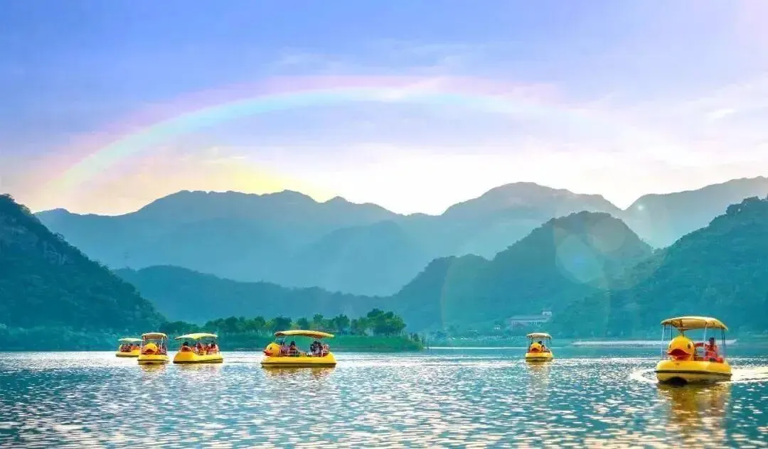 天鵝湖遊船