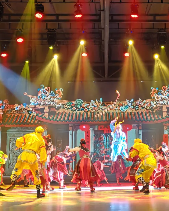 普寧+揭陽3天團·全新潮汕非遣表演「英歌情大型實景Show」 360°沉浸式大型情景劇「印象潮汕·煙火潮汕』 電影《給阿嬤的情書》取景地「棉湖古鎮解放路」